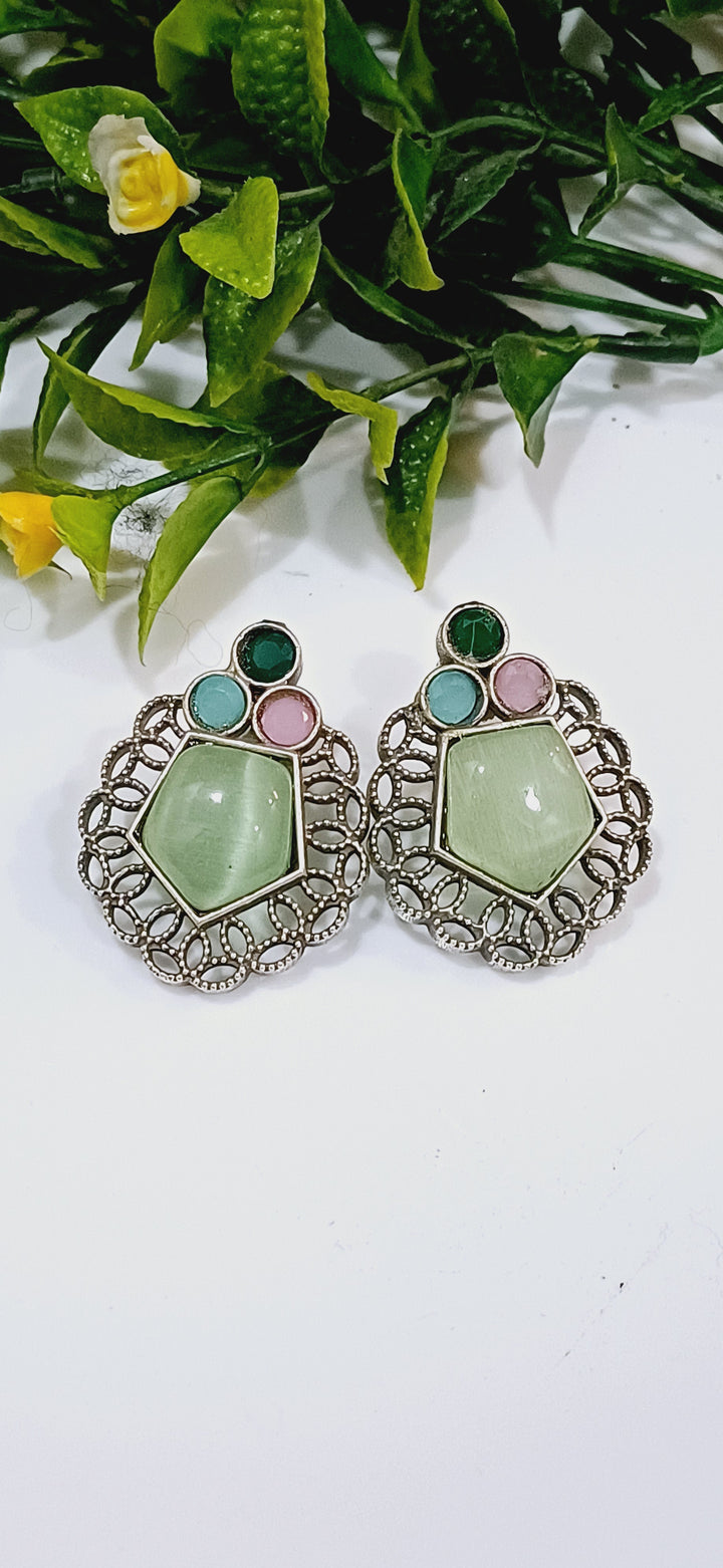 Monalica stone studs